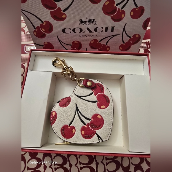 COACH Boxed Cherry Print Leather Heart Coin Purse NIB - Picture 5 of 16